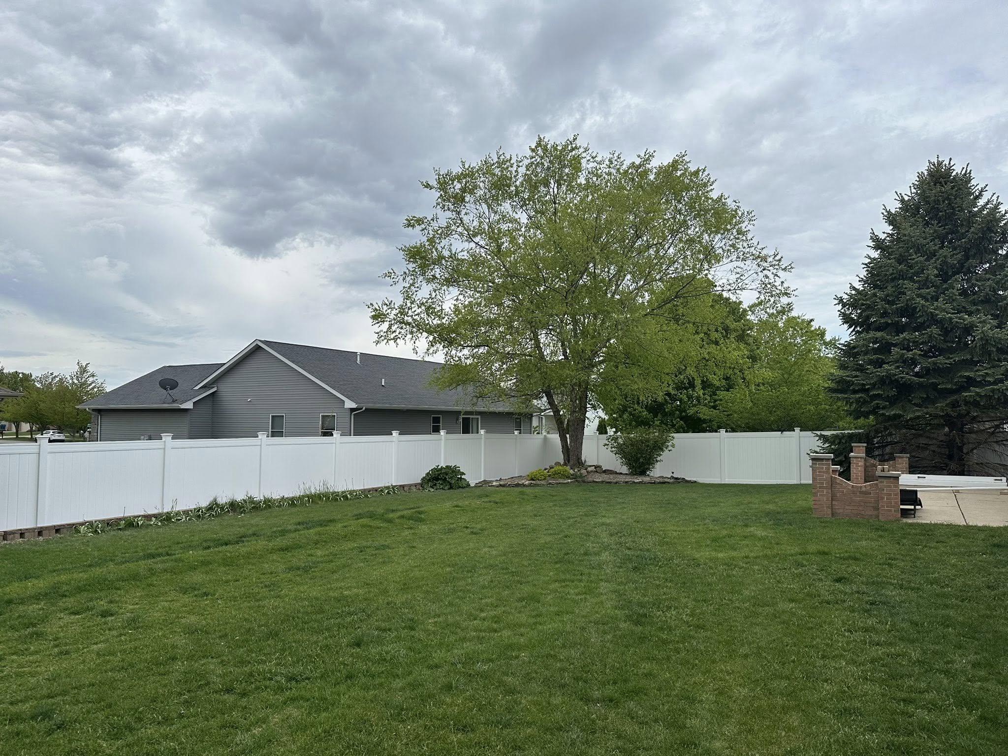 Vinyl privacy fence installation Northwest Indiana